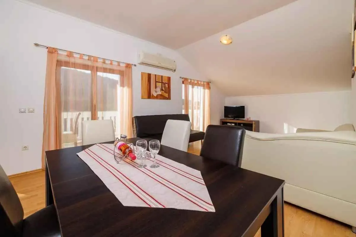 Apartment In Grizane 47579 Croatia