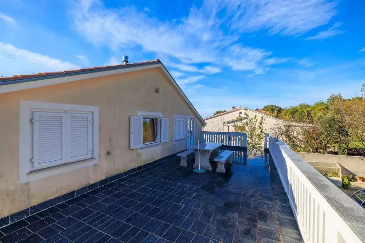 Apartment In Grizane 47579